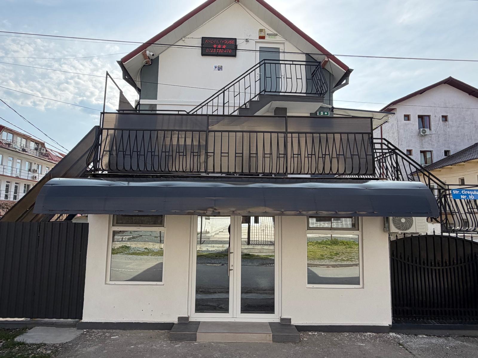 Intrarea principala Radel House Costinesti