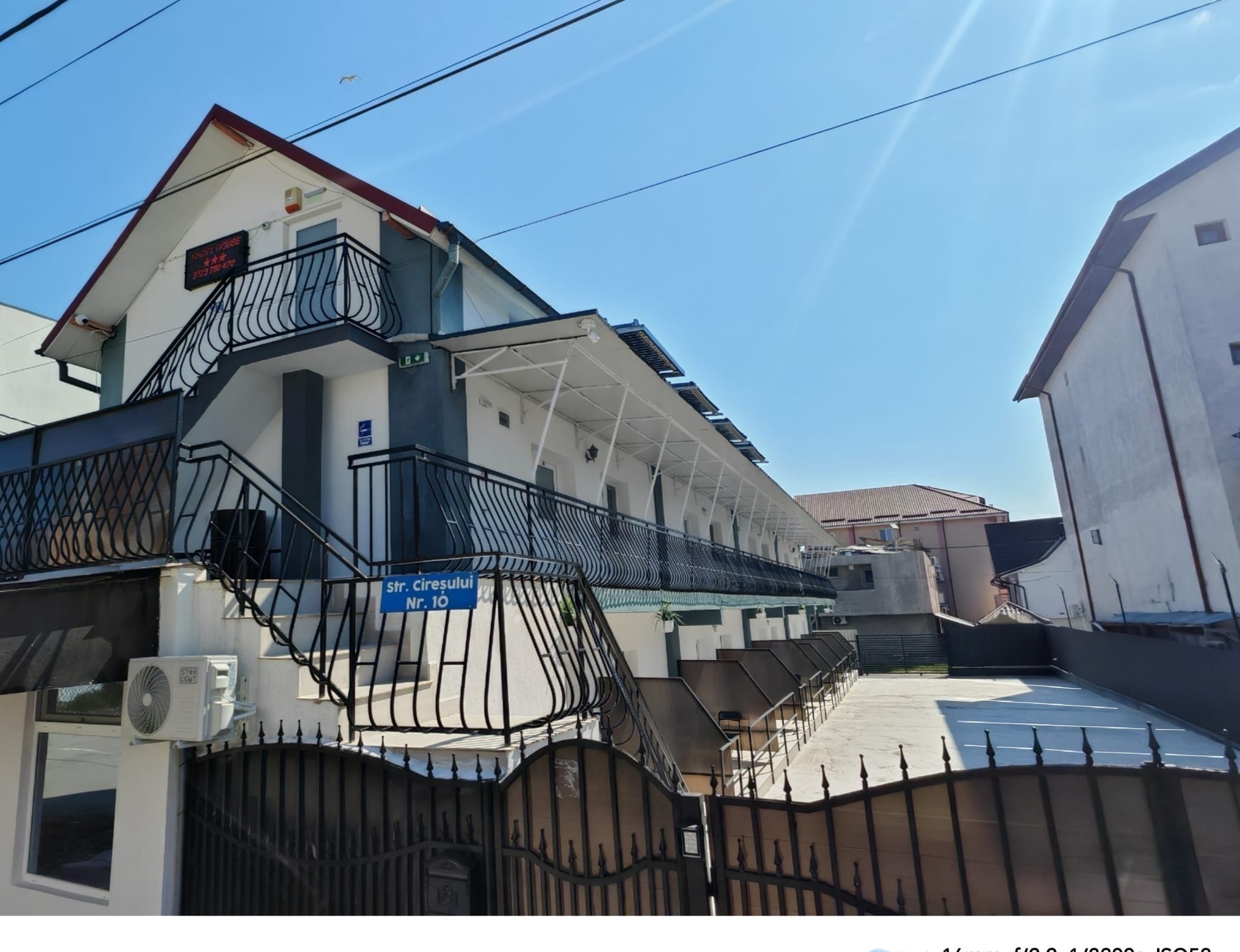 Vedere din strada — Radel House, Strada Ciresului 10, Costinesti